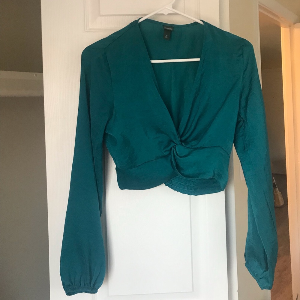 WILD Fable Blue Green Long Sleeve Crop top